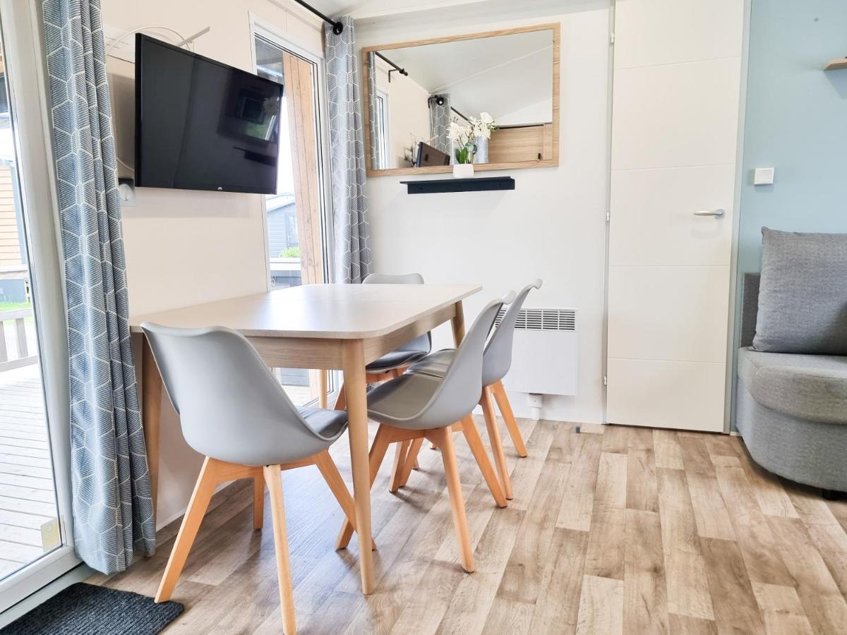 Prachtig Chalet Ok50 D12 Op Familiecamping Oostkapelle Eksteriør billede